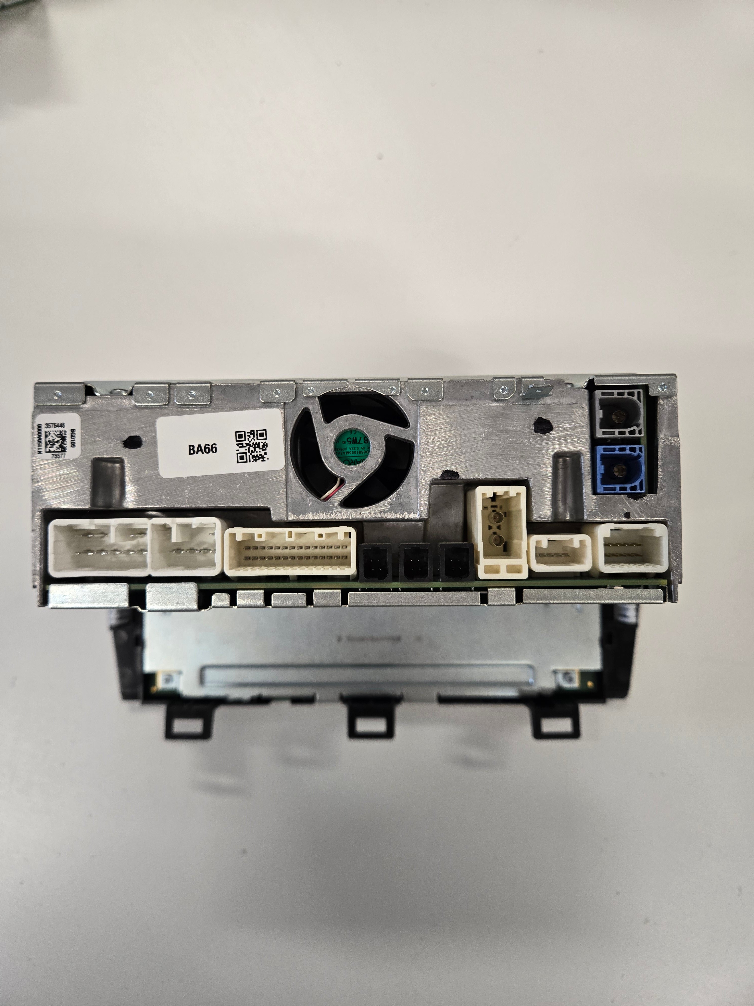 Refurbished Subaru Outback and Legacy HK radio with Navigation